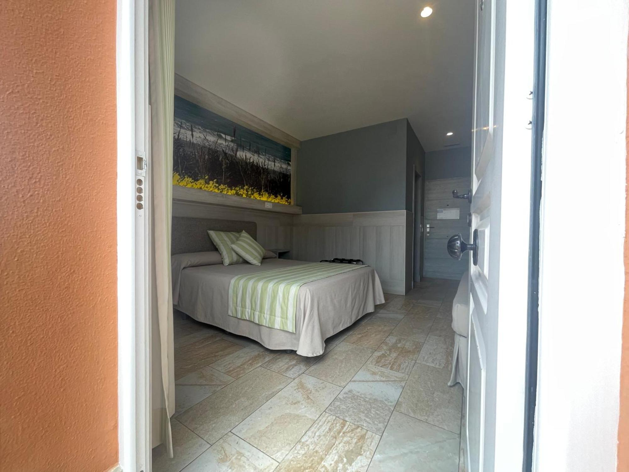 Hostal Noli Chiclana de la Frontera Exterior foto